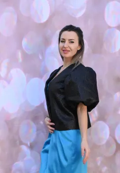 Jacheta scurta din brocard de culoare neagra imagine