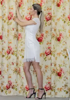 Rochie alba tip sacou prevazuta cu dantela imagine