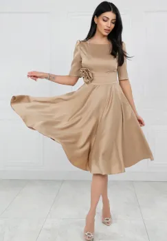 Rochie eleganta din tafta bej accesorizata cu trandafir la talie imagine