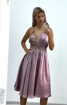 Rochie eleganta in clos prevazuta cu broderie florala 3d si perle imagine