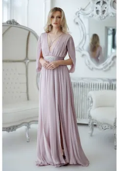 Rochie eleganta lunga din voal roz prafuit cu detaliii pretioase si maneci despicate imagine