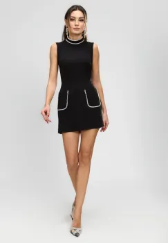 Rochie eleganta neagra din jerse accesorizata cu cristale la baza gatului si buzunare imagine