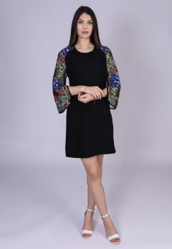 Rochie eleganta neara cu maneci din broderie florala colorata imagine