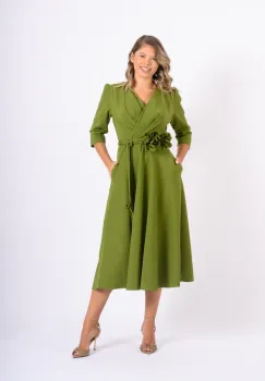 Rochie eleganta verde fistic cu croi in clos si detaliu la talie imagine