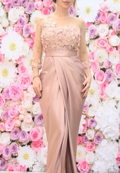 Rochie lunga eleganta din tafta roz prafuit cu broderie florala 3D in partea superioara imagine