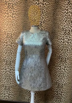 Rochie scurta din brocard cu croiala cambrata imagine