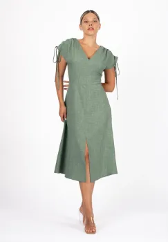 Rochie vaporoasa cu croi lejer in clos imagine