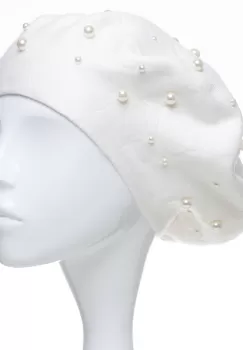 Bereta alba clasica, cu perle fine aplicate pe toata suprafata, din bumbac si lana imagine