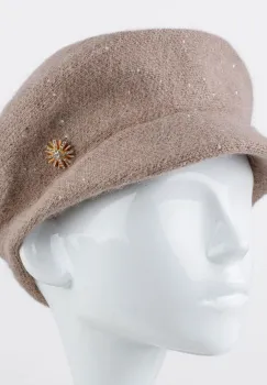 Bereta bej inchis cu cozoroc mic si paiete foarte fine pe toata suprafata, captusita imagine