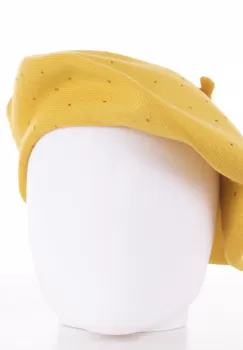 Bereta galbena clasica, cu strasuri foarte fine aplicate pe toata suprafata, din bumbac si lana imagine