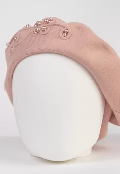 Bereta roz chic, cu decoratiune tricotata si insertii de perle, din bumbac si lana imagine