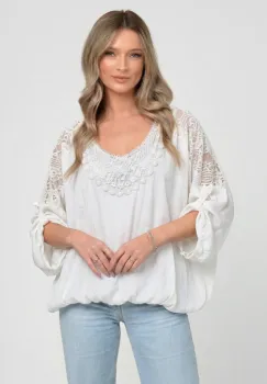 Bluza alba din matase cu dantela si broderie decorativa si insertii discrete stralucitoare de paiete imagine