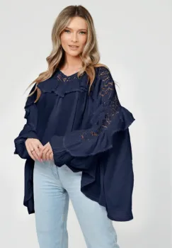 Bluza boho oversize din batist de bumbac, in colturi, cu volan si dantela, bleumarin imagine