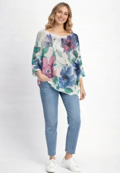 Bluza cu maneca fluture trei sferturi si imprimeu cu flori albastre si roz imagine