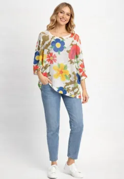 Bluza cu maneca fluture trei sferturi si imprimeu flori stilizate multicolore pe fond alb imagine