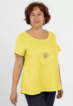 Bluza din in galbena, cu floare si paiete pe piept imagine