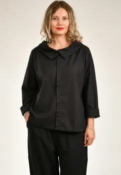 Bluza neagra cu guler rasfrant si croi lejer, stil minimalist elegant, din bumbac imagine