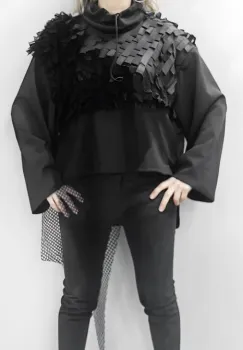 Bluza neagra oversize, compusa din materiale diferite cu guler inalt imagine