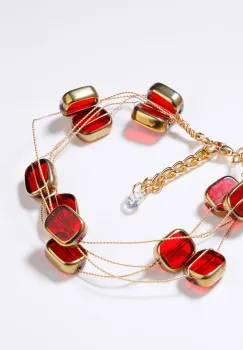 Bratara delicata cu elemente rosii si metalice pe fire fine aurii imagine