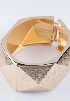 Bratara metalica aurie cu romburi in relief si aspect texturat imagine