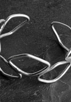 Bratara rigida din cupru argintat cu forme rombice imagine