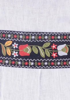 Brau traditional romanesc cu broderie floarala multicolora imagine