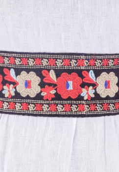 Brau traditional romanesc cu flori rosii si bej brodate imagine