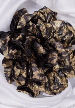 Brosa animal print negru-auriu metalizat, floare cu diamtetru de 15 cm, cu clips pentru par imagine