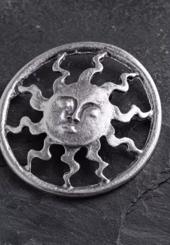 Brosa din ZAMAC sub forma de soare stralucitor in cerc imagine