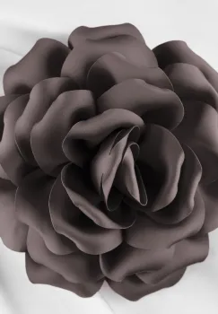 Brosa floare gri inchis cu diamtetru de 15 cm, cu clips pentru par imagine