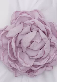 Brosa floare lila din bumbac cu diamtetru de 15 cm, cu clips pentru par imagine