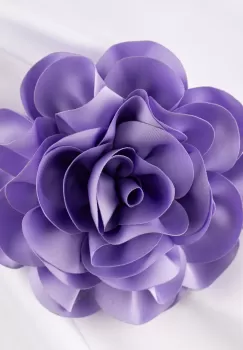 Brosa floare lila satinata cu diamtetru de 15 cm, cu clips pentru par imagine