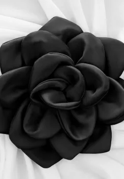 Brosa floare neagra satinata cu diamtetru de 25 cm, cu clips pentru par imagine