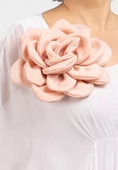 Brosa floare roz deschis satinata cu diamtetru de 25 cm, cu clips pentru par imagine