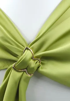 Brosa inel pentru esarfa cu forma de fluture auriu cu pietricele foarte fine imagine