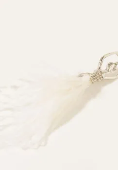 Brosa metalica argintie balerina cu pietricele argintii si rochita din pene albe si fine imagine