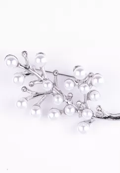 Brosa metalica argintie crenguta cu pietricele mici argintii si perle sintetice albe imagine