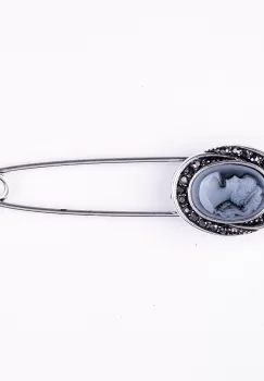 Brosa metalica argintie cu camee si pietricele alb-argintii, tip ac, cu aspect retro imagine