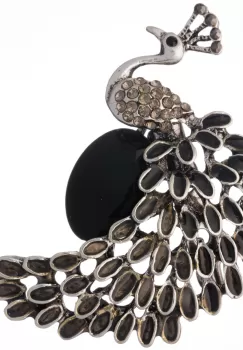 Brosa metalica argintie cu pietricele mici, paun cu coada mare si pietre negre, simbol al intelepciunii imagine