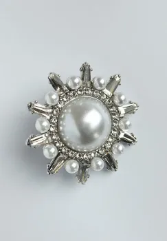 Brosa metalica argintie rotunda cu pietricele albe si perlute sintetice albe imagine