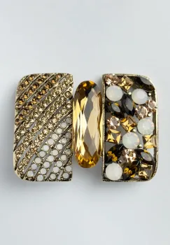 Brosa metalica aurie dreptunghiulara cu pietricele albe si aurii imagine