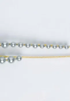 Brosa metalica aurie tip ac cu perle sintetice bleu imagine