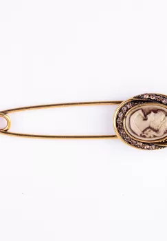 Brosa metalica auriu antichizat cu camee si pietricele alb-argintii, tip ac, cu aspect retro imagine