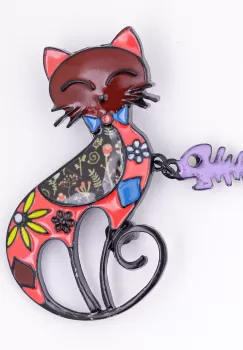 Brosa metalica neagra pisica cu pestisor atarnat la gat, rosu si bordo imagine