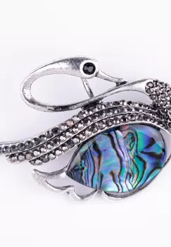 Brosa pandant lebada metalica argintie cu scoica naturala paua shell si pietricele argintii imagine