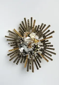 Brosa pandant metalica auriu antichizat, soare stilizat cu pietre mari si mici imagine