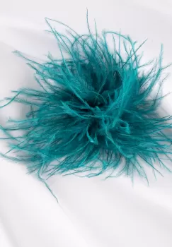 Brosa puf pene fine turcoaz cu diamtetru de 15 cm, cu clips pentru par imagine