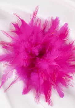 Brosa puf pene fucsia cu diamtetru de 17 cm, cu clips pentru par imagine