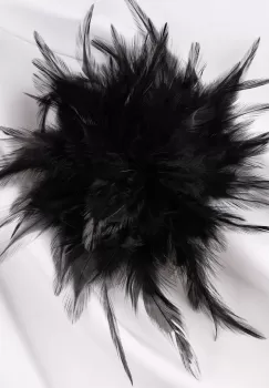 Brosa puf pene neagra cu diamtetru de 17 cm, cu clips pentru par imagine