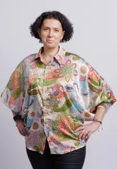 Camasa oversize, cu maneci bufante si imprimeu arabesc cu nuante de bleu si verde imagine